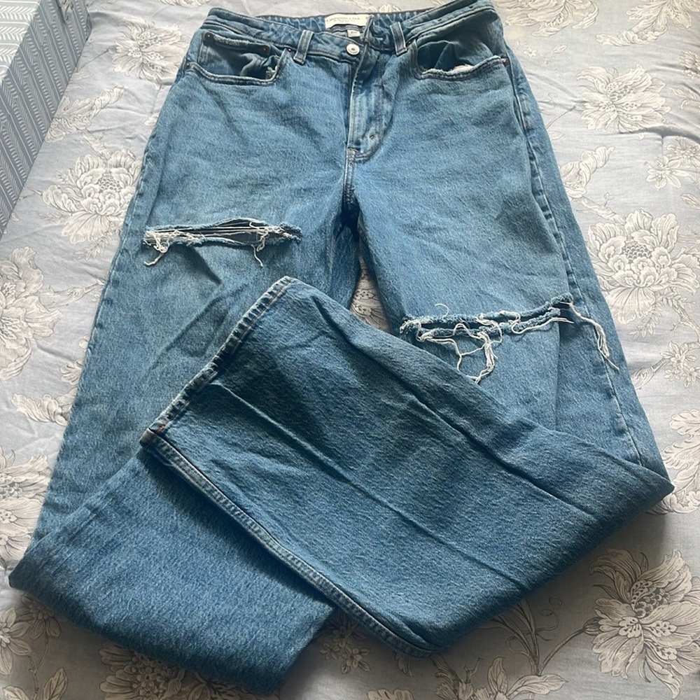 Abercrombie curve love 90s relaxed high rise jeans. Size 28/6 long